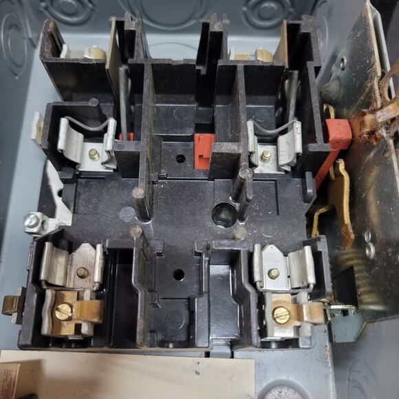 Square D D222N Safety Switch 60 AMP 240 V.A.C Phase 3 Fuse box UNUSED - Picture 2 of 13